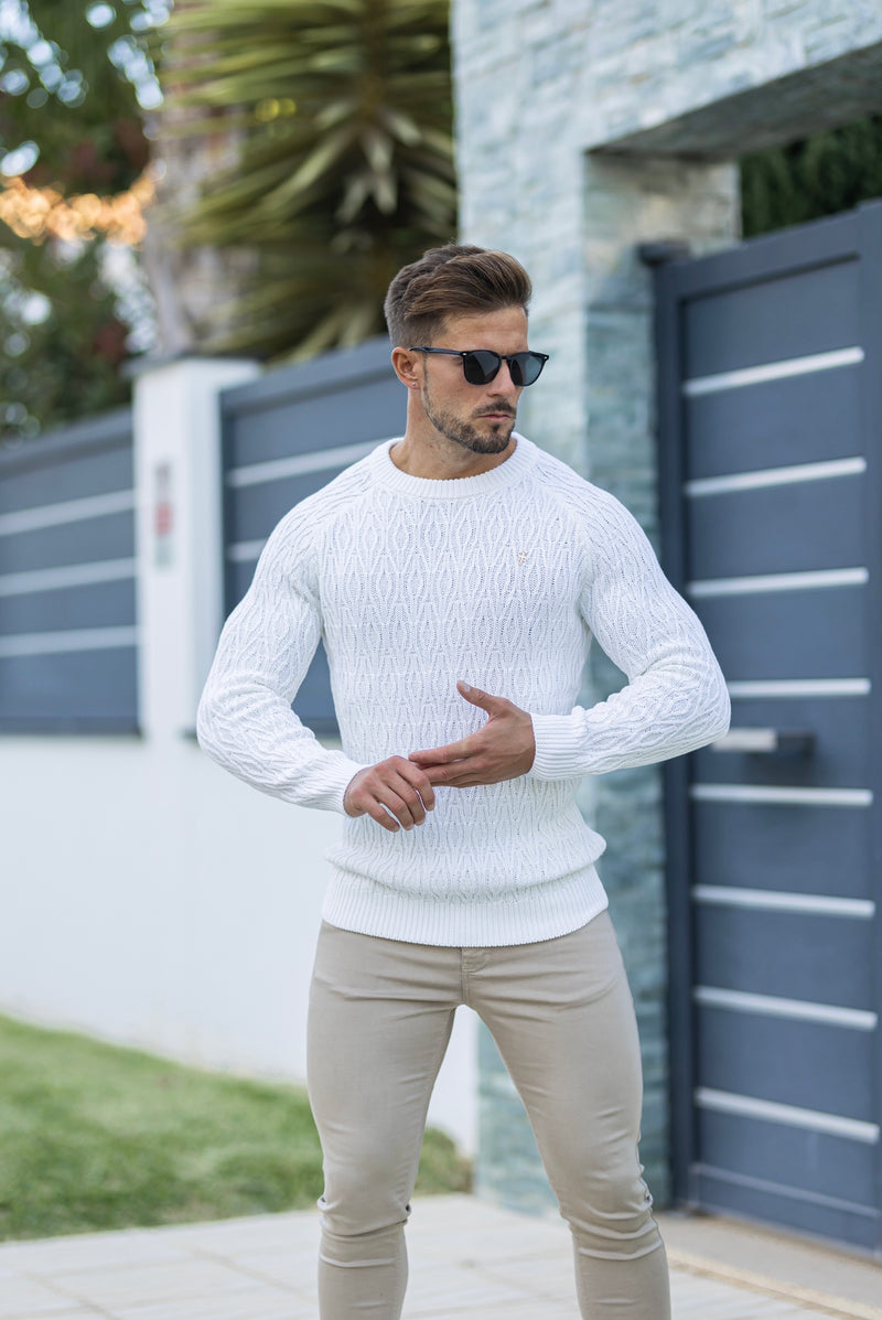 Cremefarbener gestrickter, länglicher Diamond Crew Super Slim Raglanpullover von Father Sons mit Metallaufkleber – FSN052