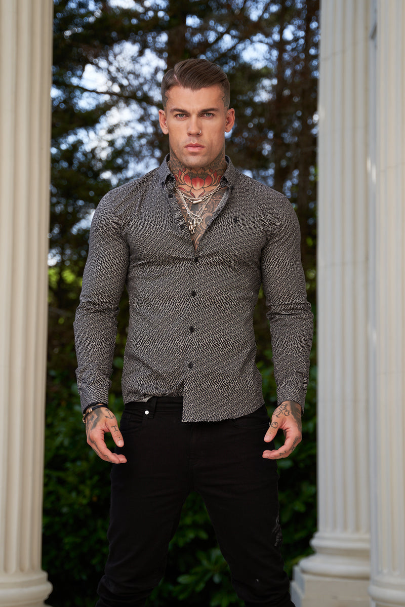 Vater Söhne Super Slim Stretch Langarmshirt mit abstraktem Print in Schwarz und Cremeweiß mit Button-Down-Kragen - FS786