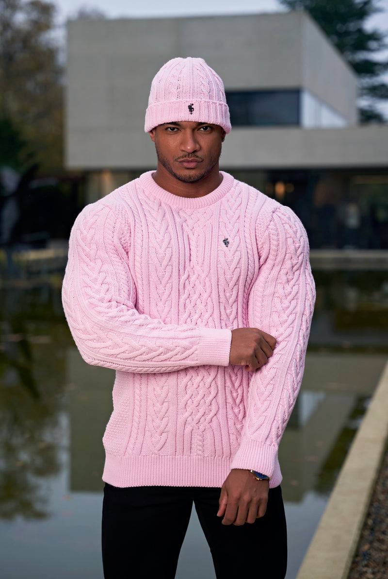 Superschlanker Pullover von Father Sons in leuchtendem Pink mit verdrehtem Zopfmuster und Gunmetal-Aufkleber – FSJ041