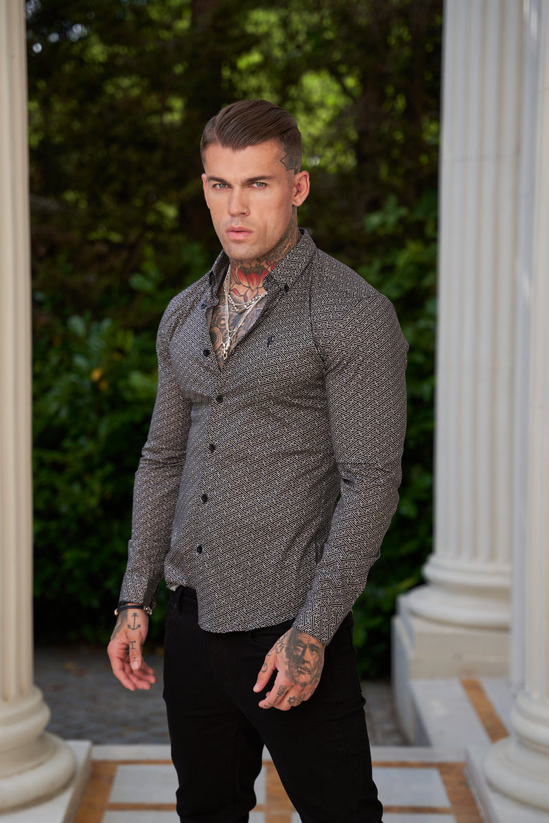 Vater Söhne Super Slim Stretch Langarmshirt mit abstraktem Print in Schwarz und Cremeweiß mit Button-Down-Kragen - FS786