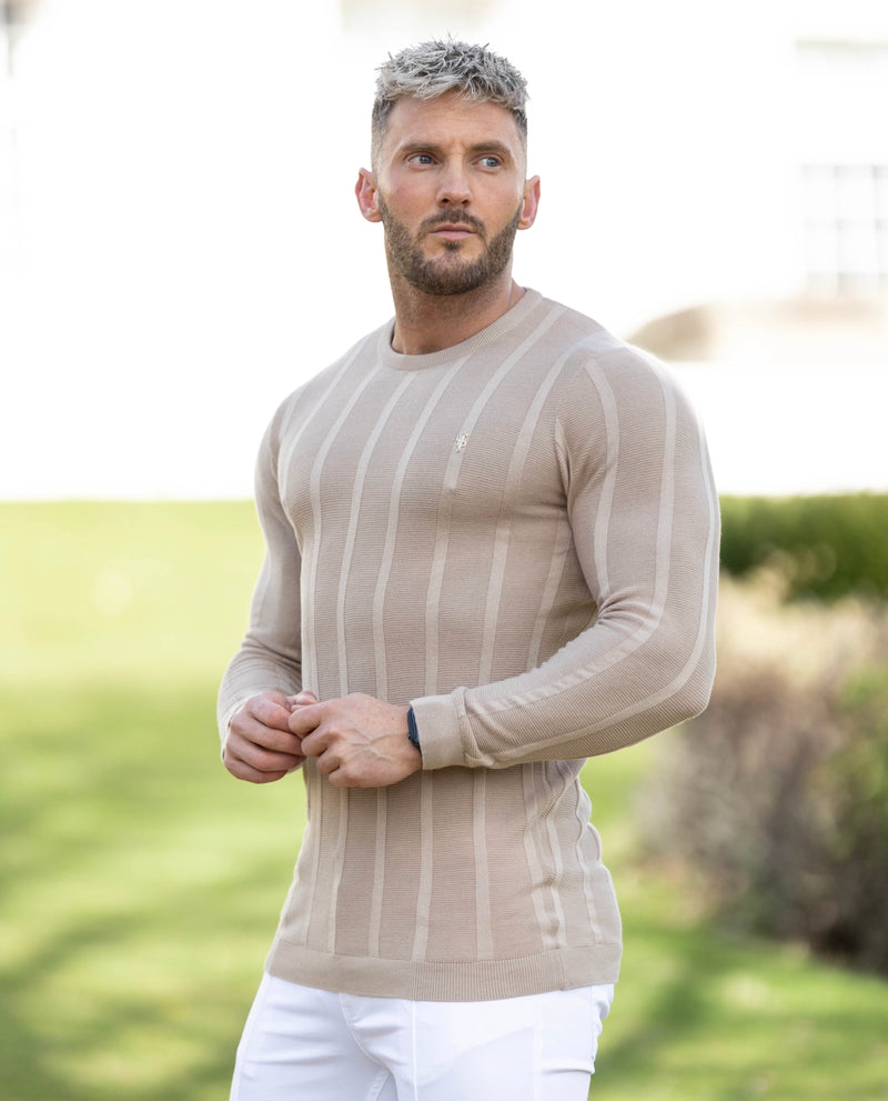 Father Sons klassischer langärmliger Haferflocken-Strickpullover mit breitem Rippenmuster und goldenem Emblem – FSH740