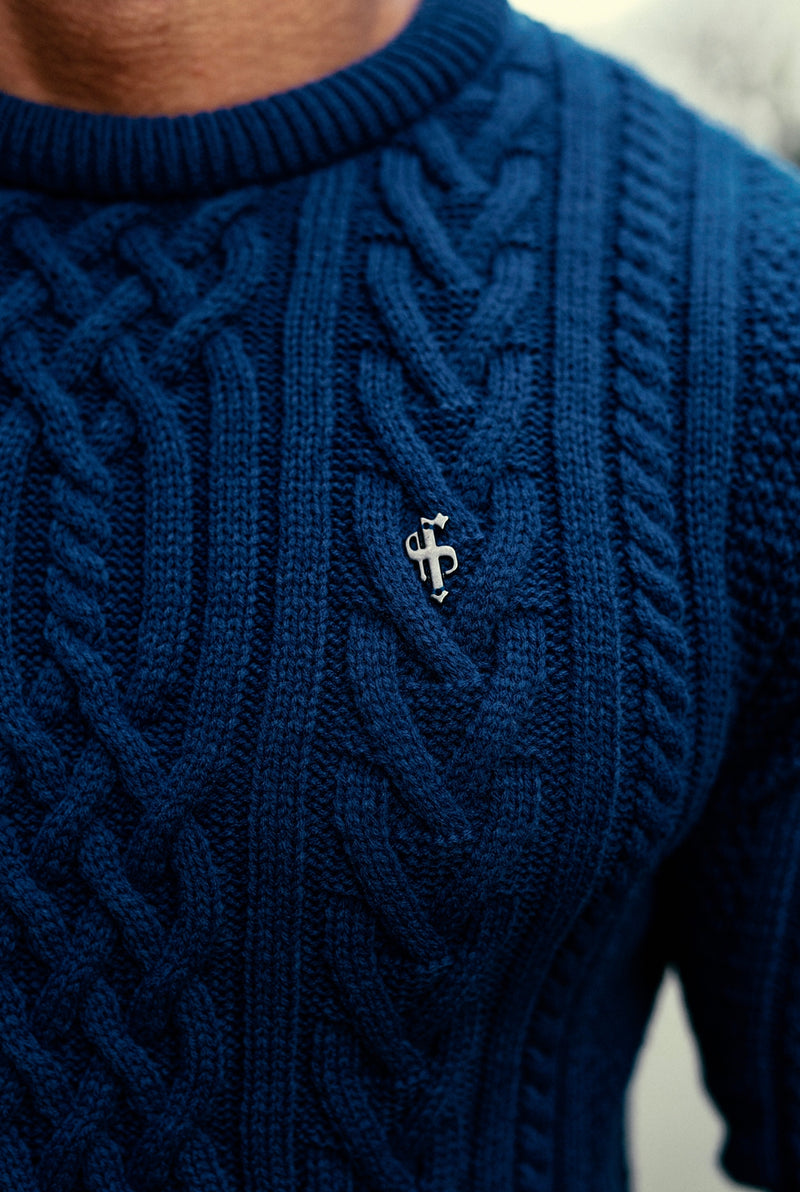 Vater-Söhne-Königsblauer, gedrehter, geflochtener, superschlanker Pullover mit Gunmetal-Aufkleber – FSJ042