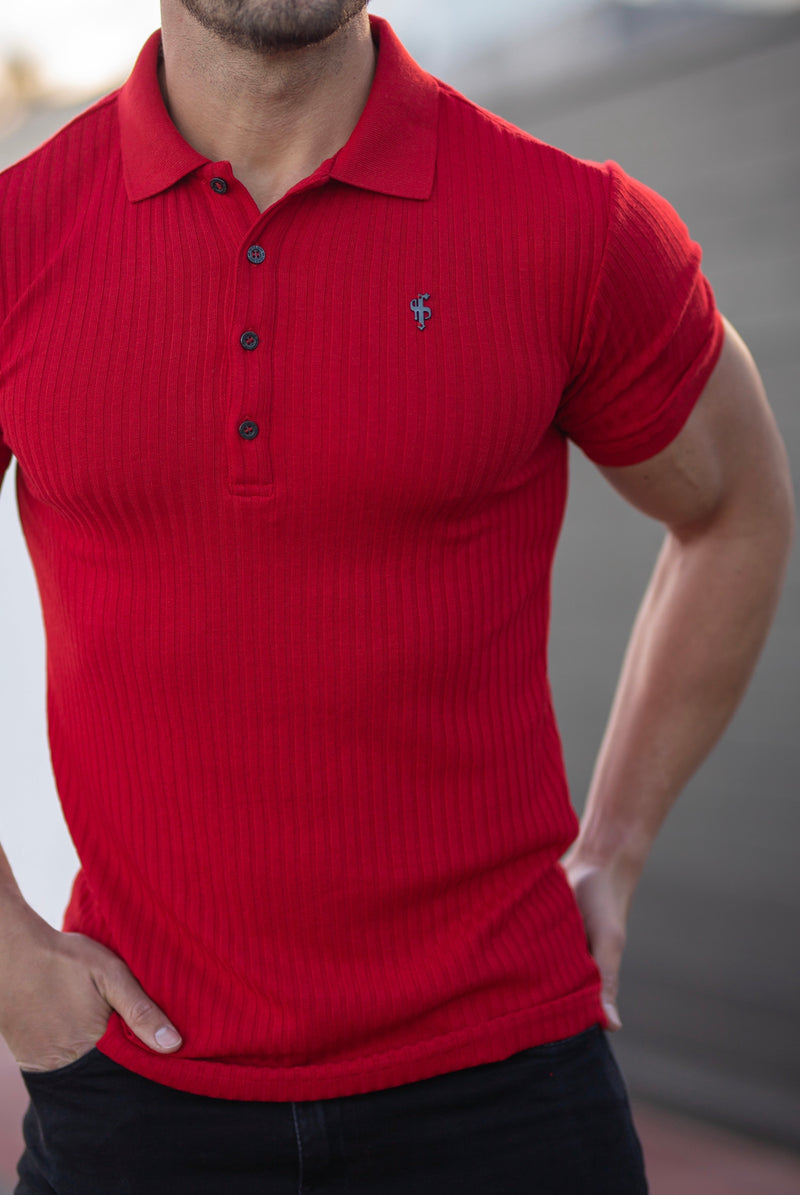 Father Sons klassisches rotes, geripptes Poloshirt mit kurzen Ärmeln und schwarzem Metall-Emblem und Knöpfen – FSH583