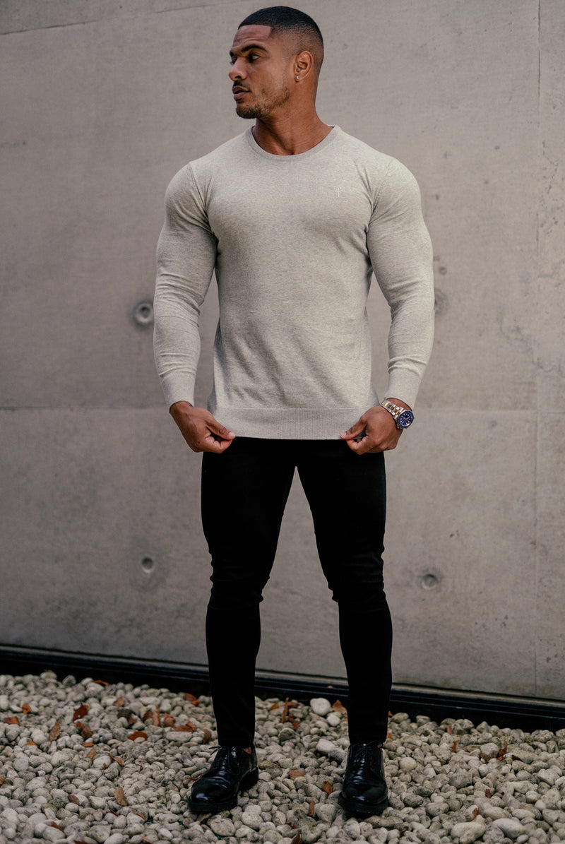 Father Sons Klassischer hellgrau melierter Strickpullover mit Rundhalsausschnitt und Ton-in-Ton-Emblem – FSH674