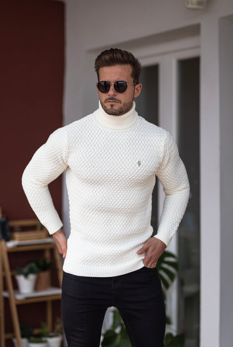 Cremefarbener, gestrickter Rollkragenpullover von Father Sons mit Metallaufkleber – FSJ026